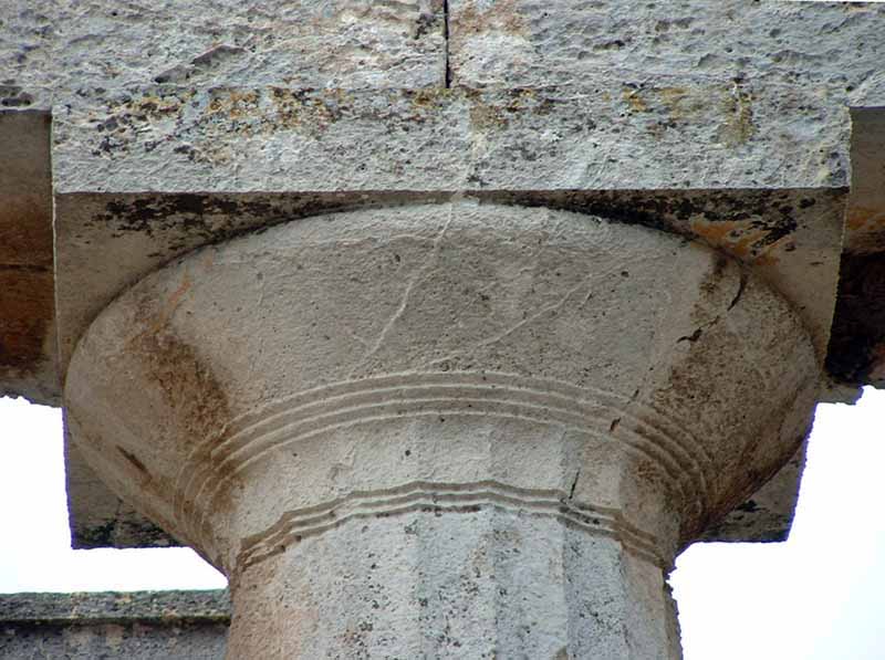 Capitel drico del templo de Afaia en Egina.