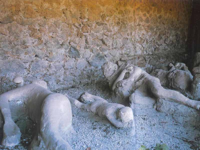 Vaciados de fallecidos en Pompeya